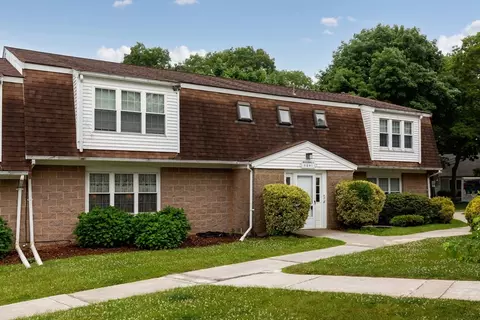 9 Pleasant Park Ave #2I, Hyannis, MA 02601