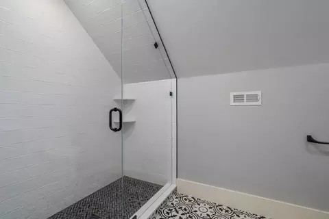 Bath - 80 Locust Ln, Needham, MA 02492 photo 5 of 5