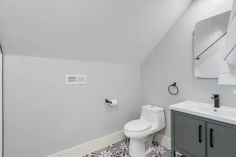 Bath - 80 Locust Ln, Needham, MA 02492 photo 4 of 5