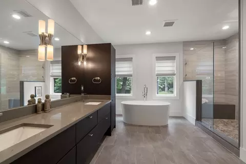 Bath - 80 Locust Ln, Needham, MA 02492 photo 2 of 5