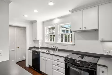 Kitchen - 3 Vassar Rd, Marblehead, MA 01945 photo 3 of 3