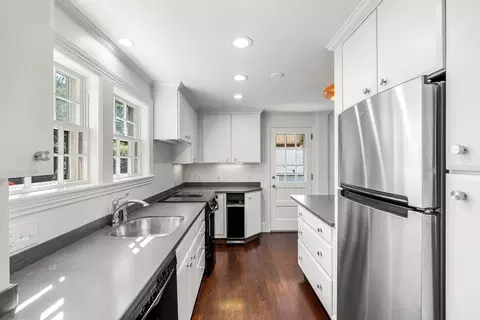 Kitchen - 3 Vassar Rd, Marblehead, MA 01945 photo 2 of 3