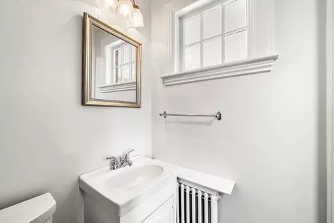 Bath - 3 Vassar Rd, Marblehead, MA 01945 photo 1 of 2