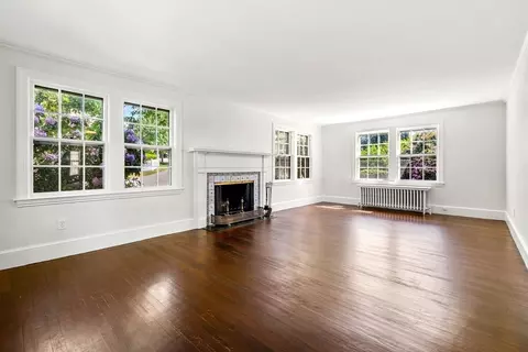 Living - 3 Vassar Rd, Marblehead, MA 01945 photo 2 of 2