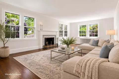 Living - 3 Vassar Rd, Marblehead, MA 01945 photo 1 of 2