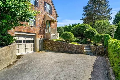 Exterior - 3 Vassar Rd, Marblehead, MA 01945 photo 5 of 6