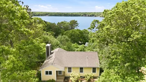 92 Shorewood Dr, Mashpee, MA 02649