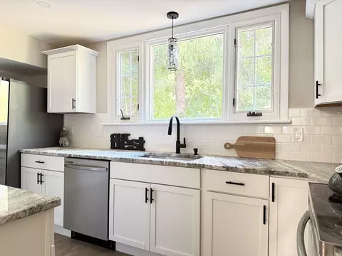 37 Bridge St, Monson, MA 01057