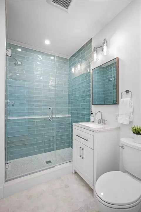 Bath - 95 Front St #1, Marblehead, MA 01945 photo 1 of 2