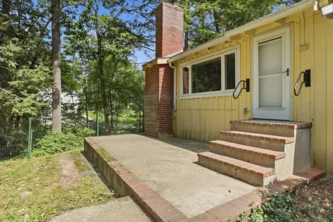 Exterior - 24 Forest Rd, Acton, MA 01720 photo 5 of 10
