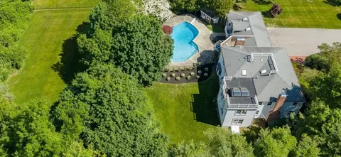 17 Berkley Cir, Hingham, MA 02043 photo 2