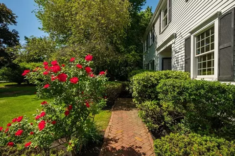 17 Berkley Cir, Hingham, MA 02043 photo 3
