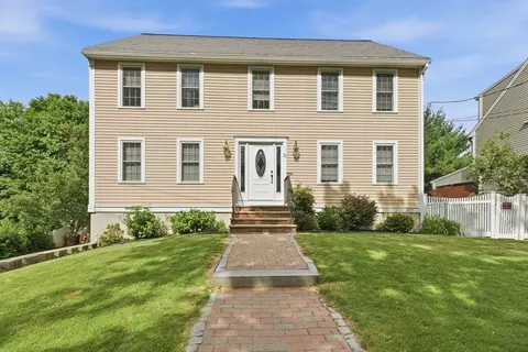 11 Amesbury Ave, Amesbury, MA 01913