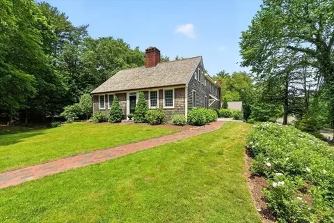 1296 Tremont St, Duxbury, MA 02332