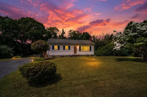 9 Mowry St, Raynham, MA 02767