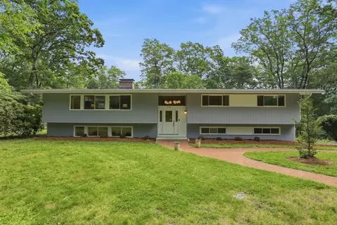 430 Heald Rd, Carlisle, MA 01741