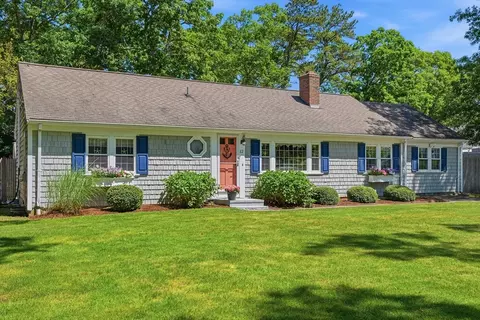 12 Walnut St, Yarmouth, MA 02675