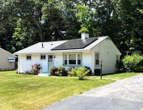 32 Crestmont, Springfield, MA 01108
