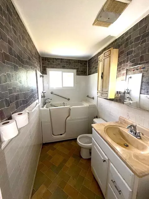 32 Crestmont, Springfield, MA 01108 photo 10
