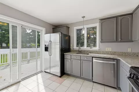 16 Elm St, Reading, MA 01867