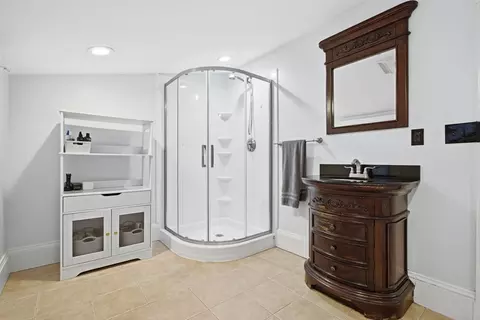 Bath - 79 Orange St, Reading, MA 01867 photo 4 of 4