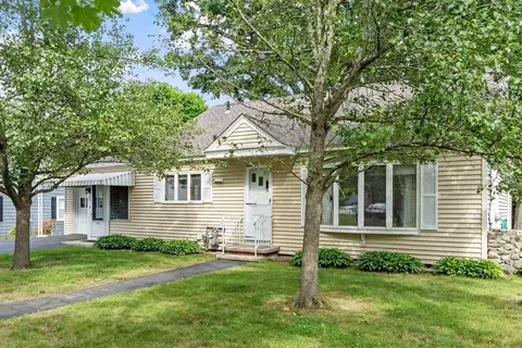 48 Chickering St, Lawrence, MA 01843 photo 3