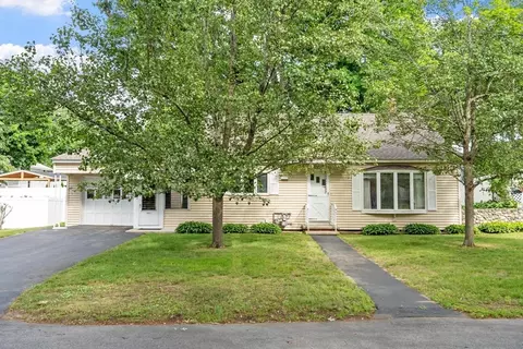 48 Chickering St, Lawrence, MA 01843