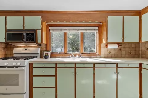 48 Chickering St, Lawrence, MA 01843 photo 9