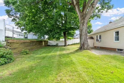 48 Chickering St, Lawrence, MA 01843 photo 4