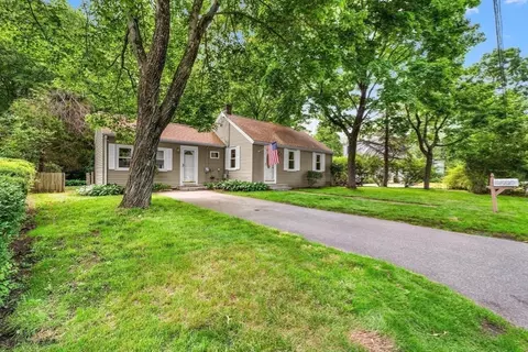 21 Elizabeth St, Stoughton, MA 02072