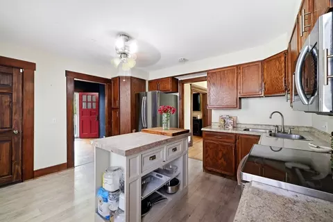 105 Pine St, West Springfield, MA 01089 photo 14