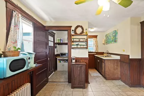 Entry Way - 47 Wallis St, Beverly, MA 01915 photo 5 of 9