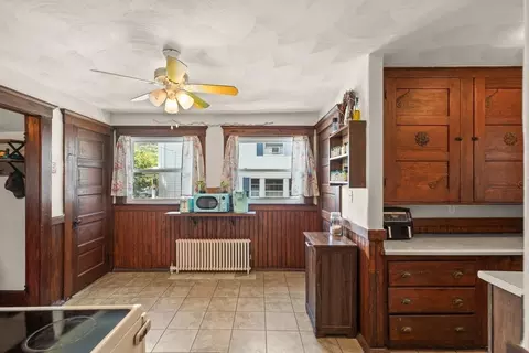 Entry Way - 47 Wallis St, Beverly, MA 01915 photo 4 of 9