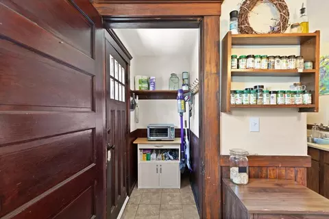 Entry Way - 47 Wallis St, Beverly, MA 01915 photo 6 of 9