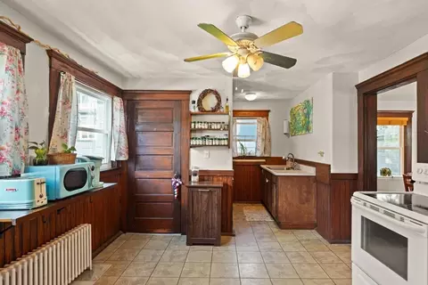 Entry Way - 47 Wallis St, Beverly, MA 01915 photo 8 of 9