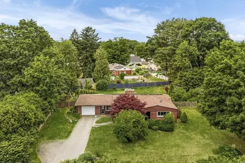6 Valley Ln, Easthampton, MA 01027 photo 3