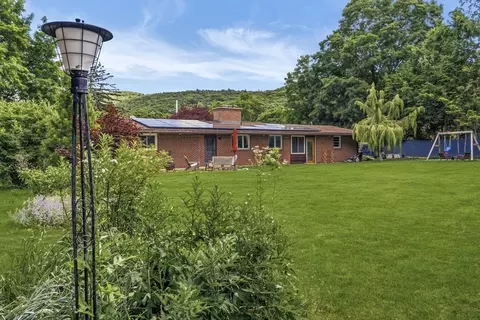 6 Valley Ln, Easthampton, MA 01027 photo 2