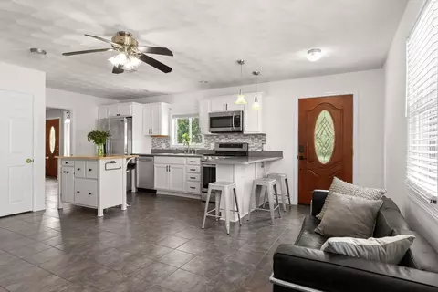 6 Vista Dr, Danvers, MA 01923 photo 4
