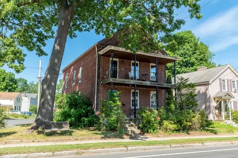 14 Holyoke St, Easthampton, MA 01027