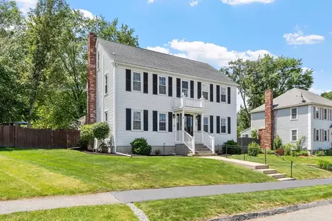 4 Scarlet Cir, Haverhill, MA 01835