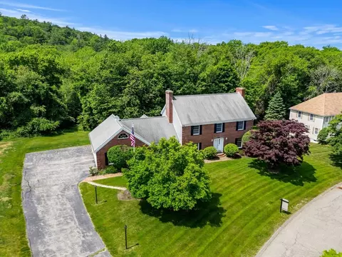 33 Coventry Ln, North Andover, MA 01845