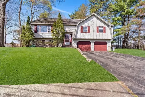 21 Liberty Ln, Norwood, MA 02062