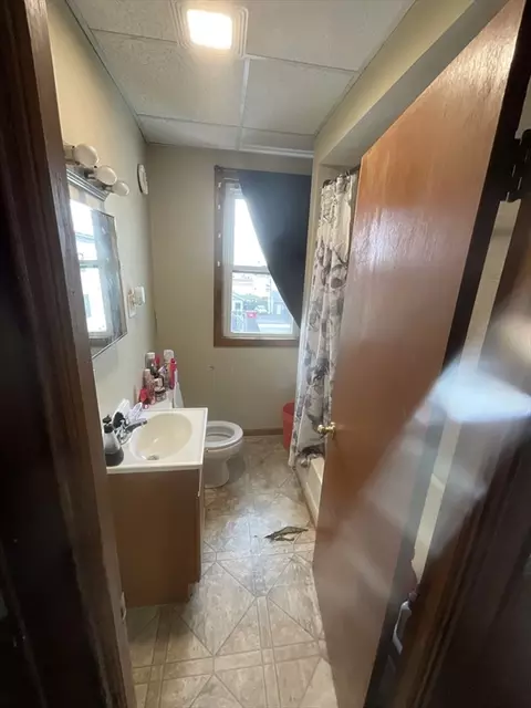 Bath - 953 Globe St, Fall River, MA 02724 photo 4 of 4