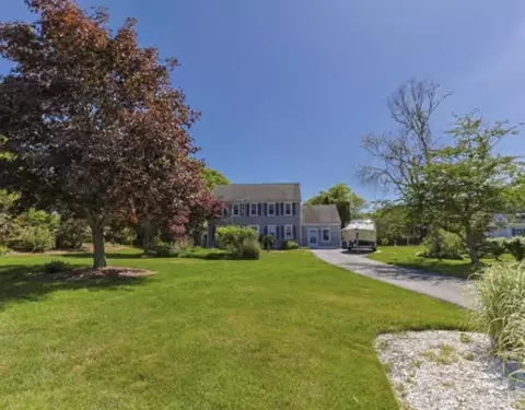 Exterior - 30 Sheffield Pl, Mashpee, MA 02649 photo 2 of 5