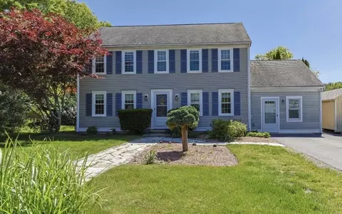 Exterior - 30 Sheffield Pl, Mashpee, MA 02649 photo 4 of 5
