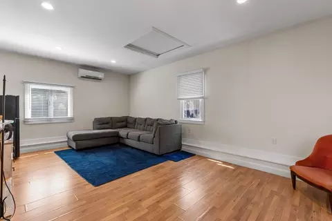 Living - 30 Sheffield Pl, Mashpee, MA 02649 photo 1 of 2