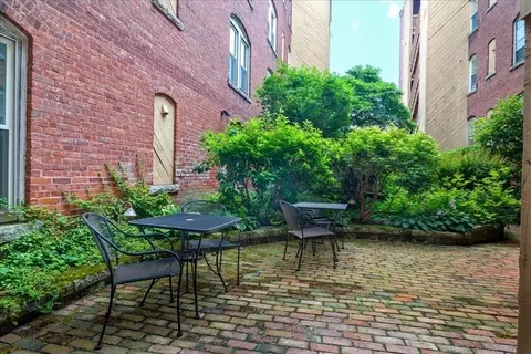 Exterior - 29 Irving St #8, Worcester, MA 01609 photo 5 of 6