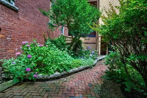 Exterior - 29 Irving St #8, Worcester, MA 01609 photo 3 of 6