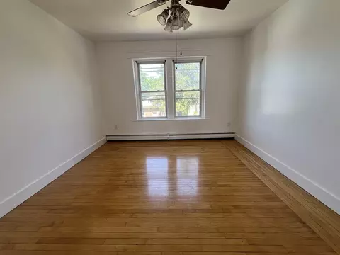 Living - 29 Irving St #8, Worcester, MA 01609 photo 2 of 5
