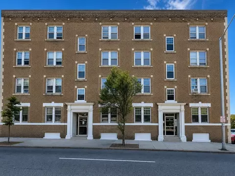 29 Irving St #8, Worcester, MA 01609